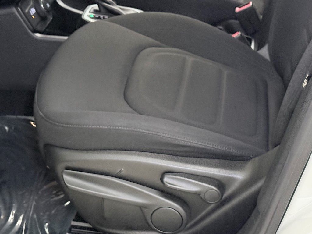 Thumbnail: 2018 Jeep Renegade - 25