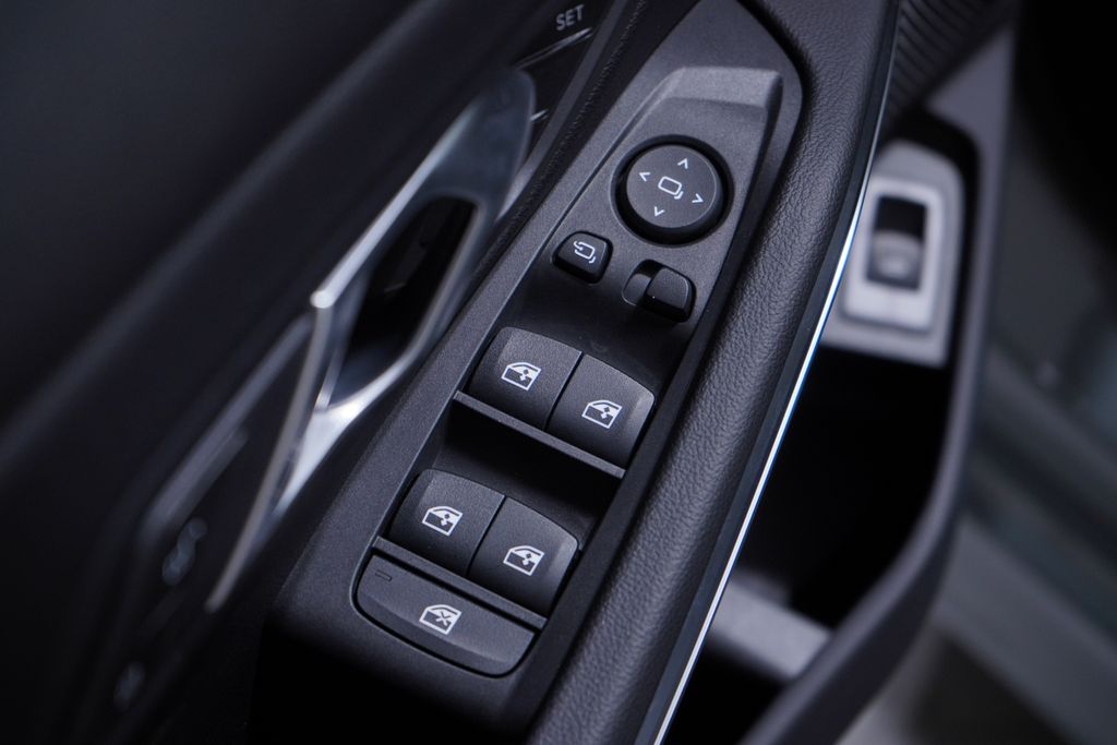 Thumbnail: 2026 BMW 3 Series - 13