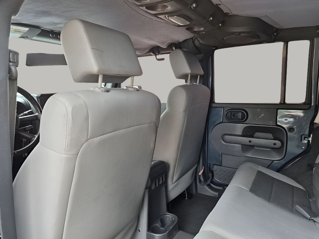 Used 2008  Jeep Unlimited X image 18