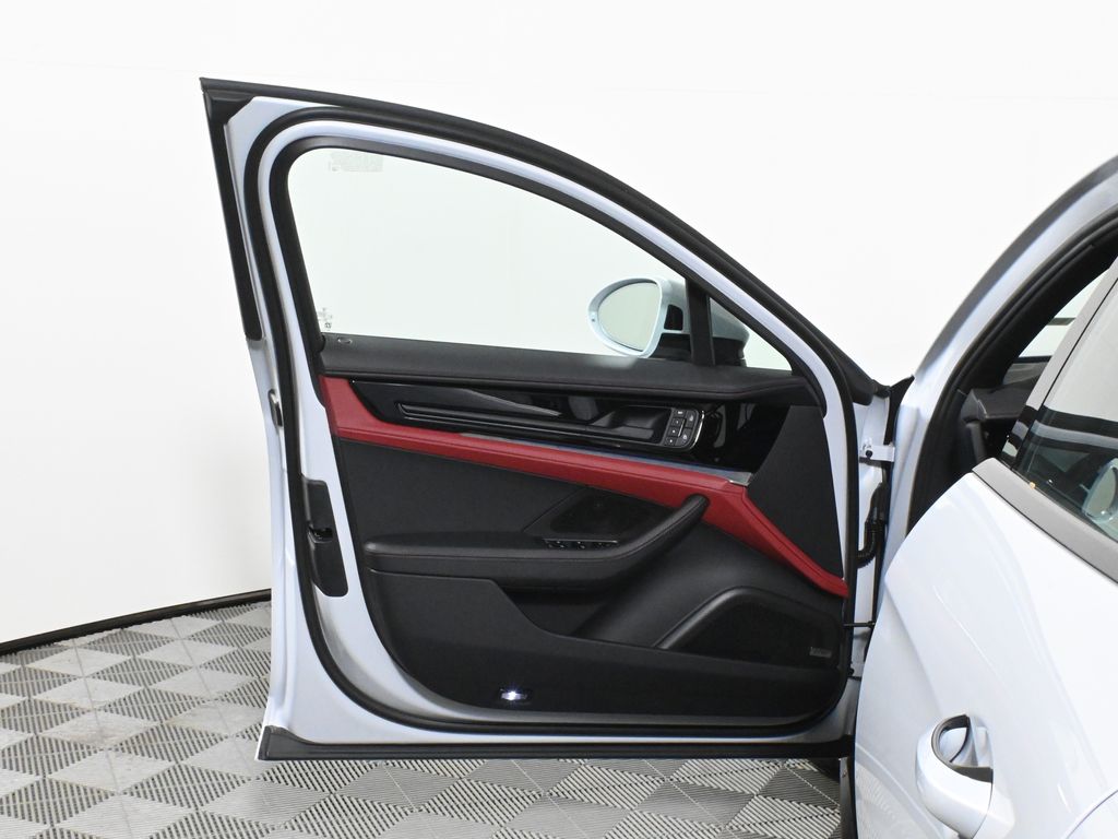 Thumbnail: 2026 Porsche Panamera - 31