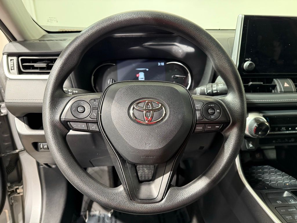 2024 Toyota RAV4 XLE 22