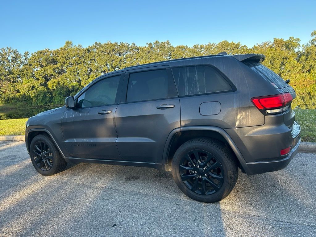Thumbnail: 2018 Jeep Grand Cherokee - 3