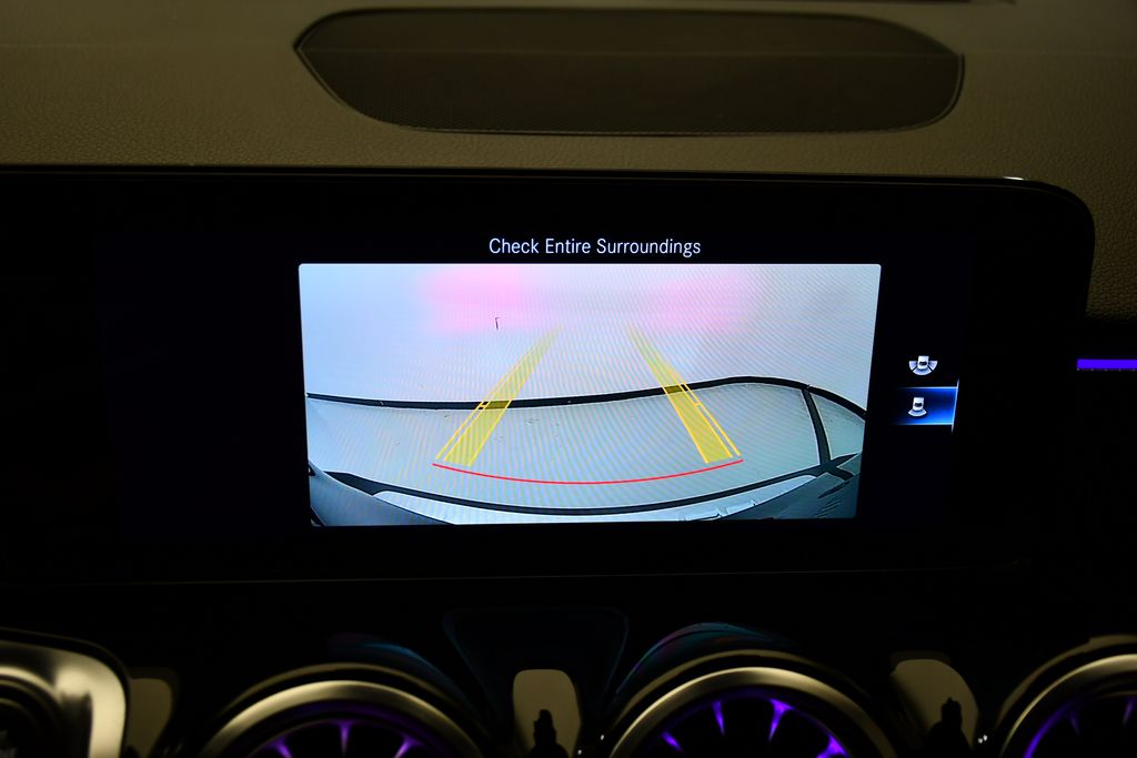 Thumbnail: 2022 Mercedes-Benz GLB - 17