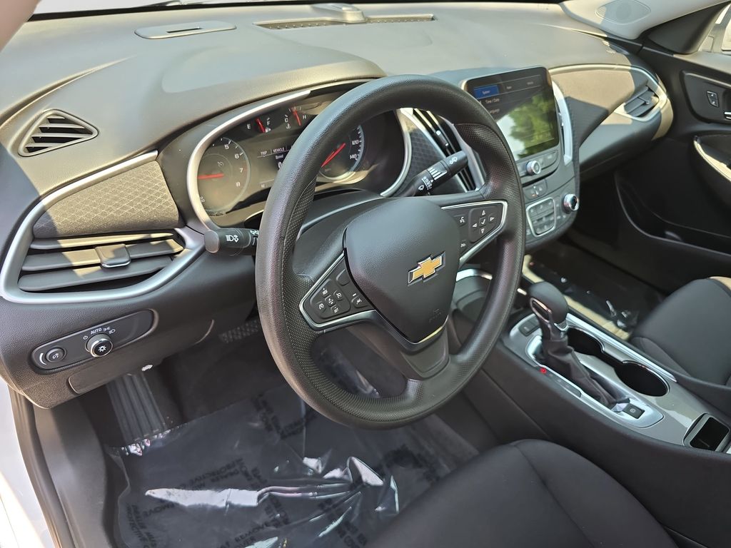 Used 2025 Chevrolet Malibu Sedan