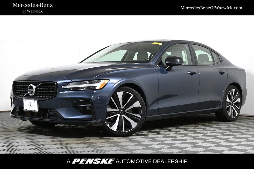 2022 Volvo S60 B5 Momentum -
                Warwick, RI