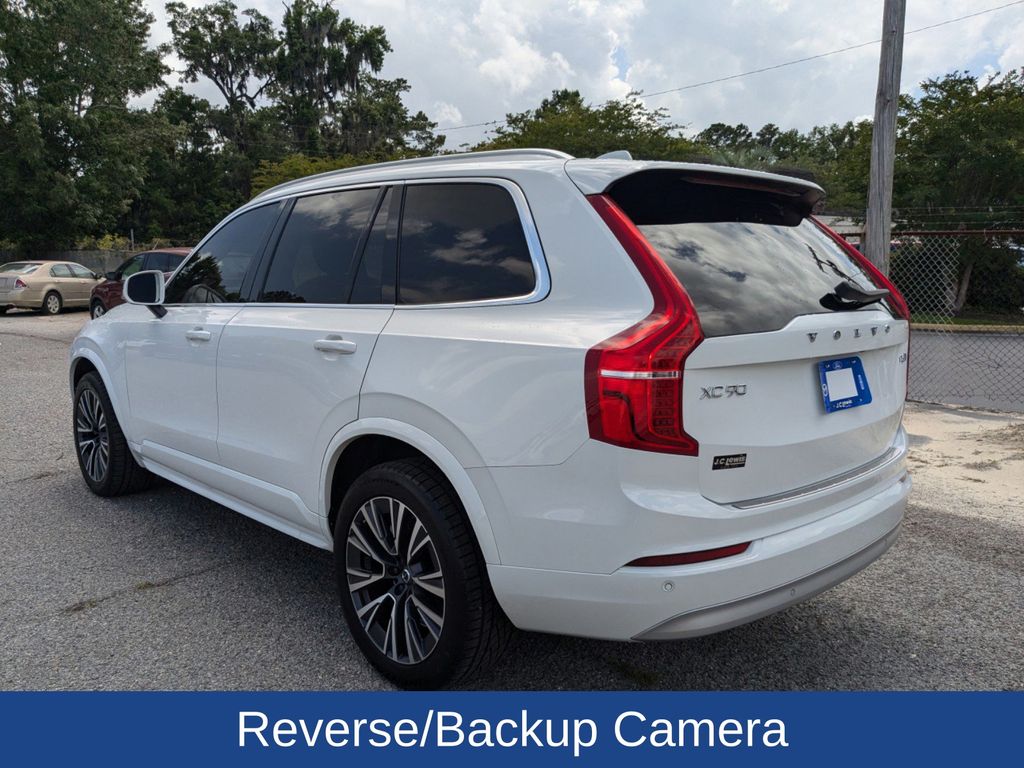 2022 Volvo XC90 T6 Momentum 6-Passenger