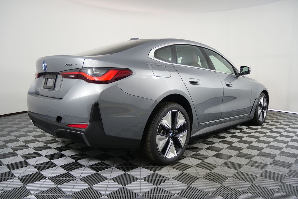 Thumbnail: 2025 BMW i4 - 3