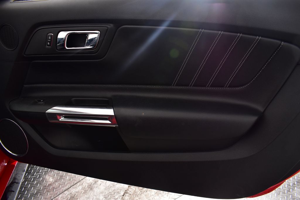 2016 Ford Mustang  30