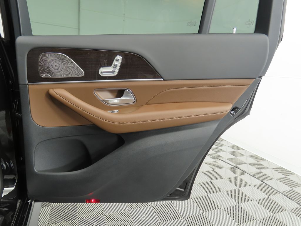 2025 Mercedes-Benz GLS 450 4MATIC 28