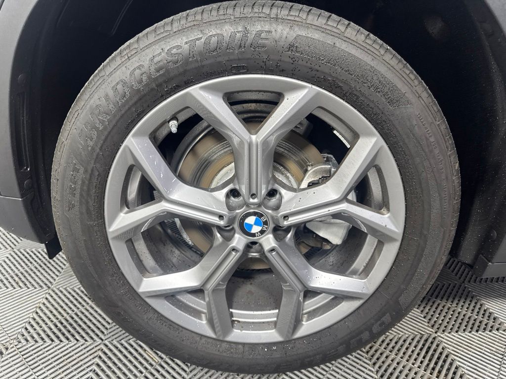 Thumbnail: 2025 BMW X4 - 10