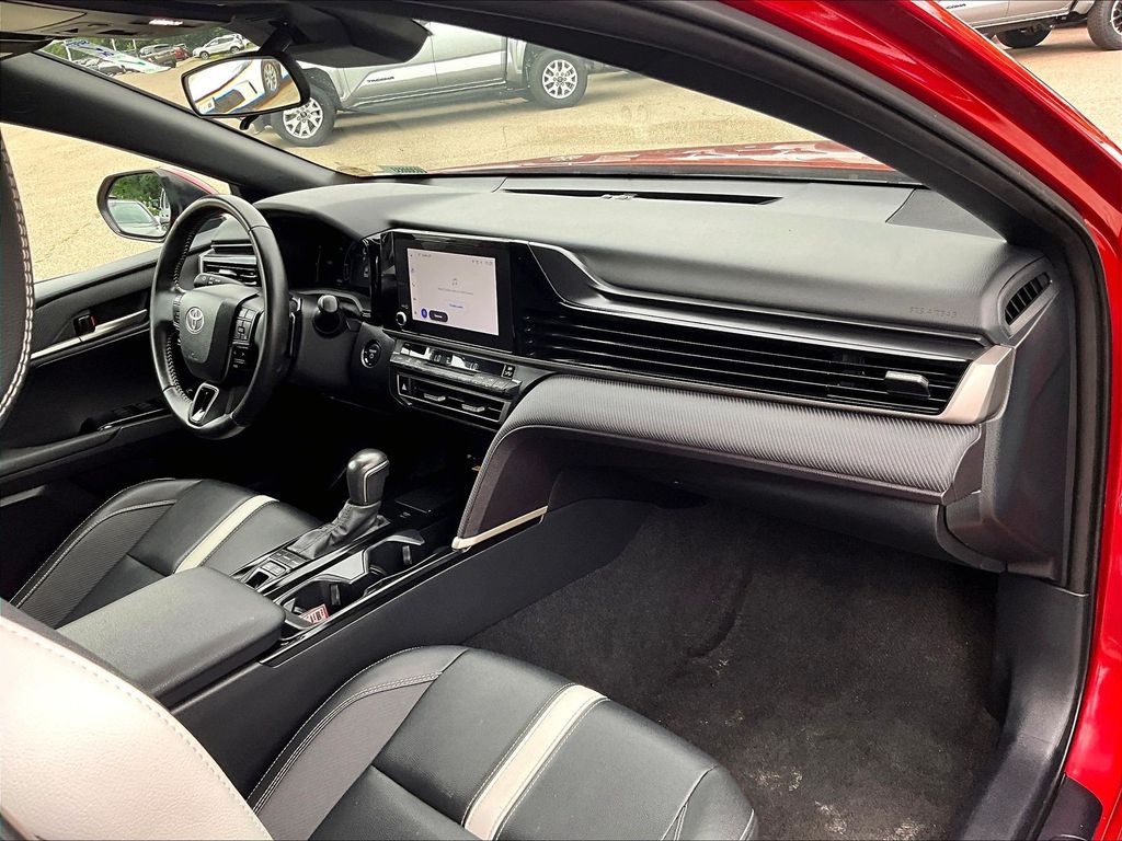 2025 Toyota Camry — photo 14