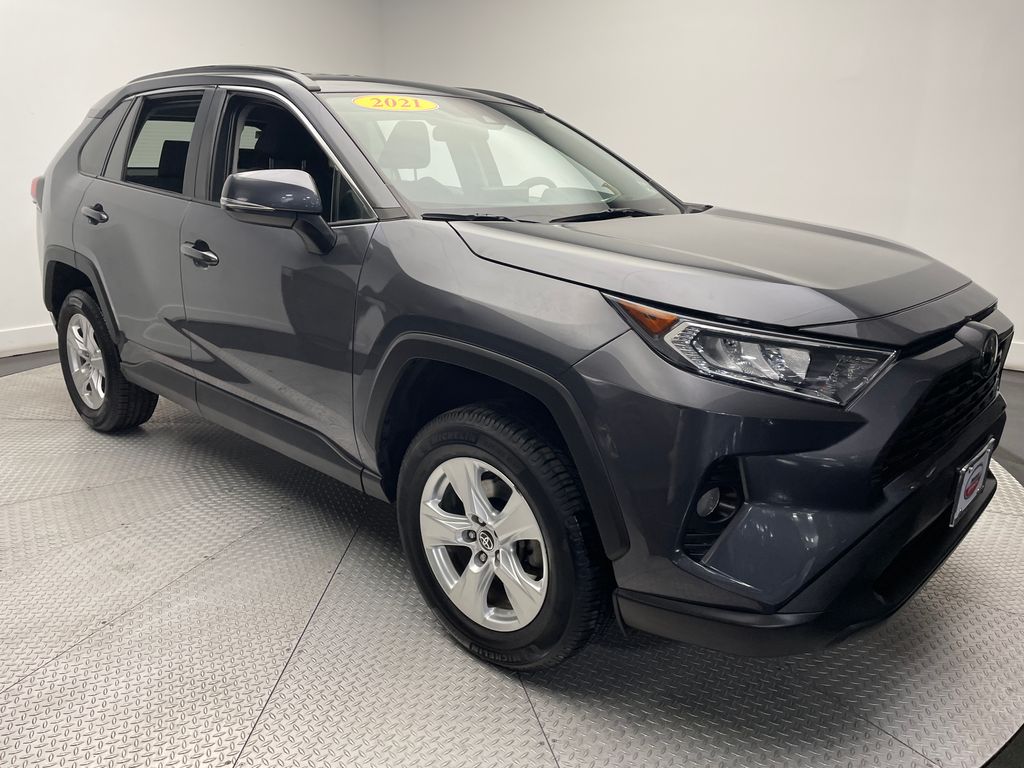 2021 Toyota RAV4 XLE 3