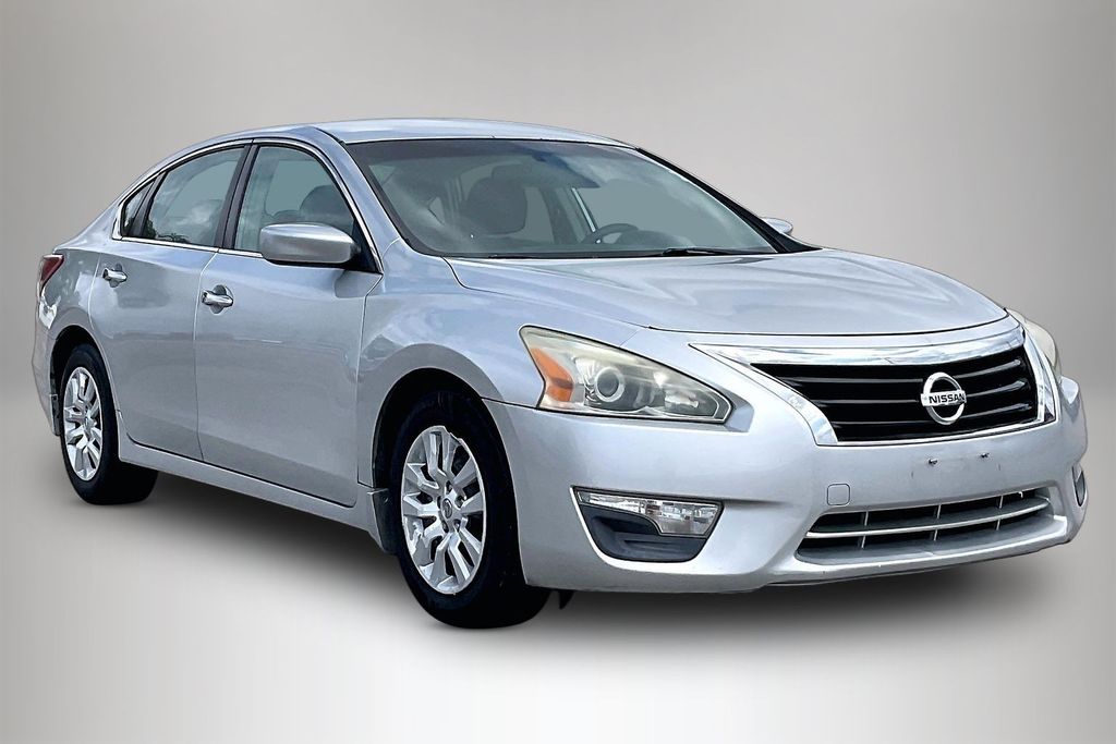 Brilliant Silver Metallic 2013 Nissan Altima 2.5 S Sedan Front-Wheel Drive Continuously Variable Transmission