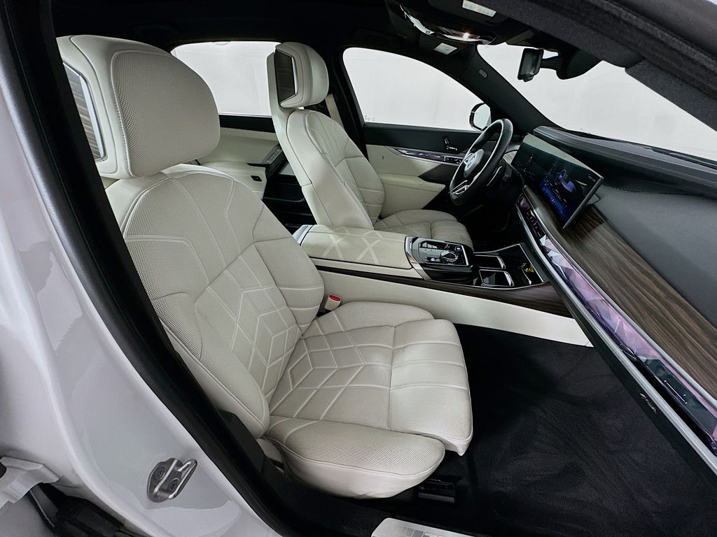 Thumbnail: 2023 BMW 7 Series - 29