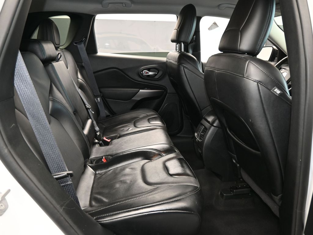 Used 2022 Bright White Clearcoat Jeep Latitude Lux image 42