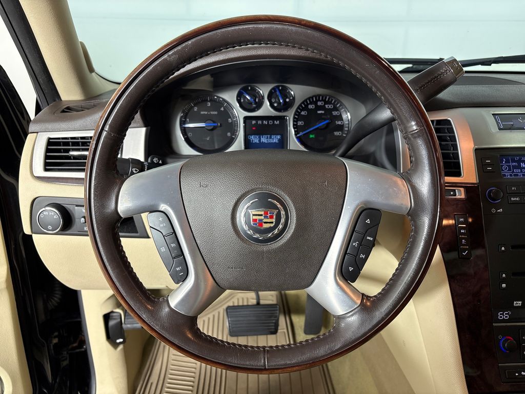 Used 2007 Black Cadillac Base image 17