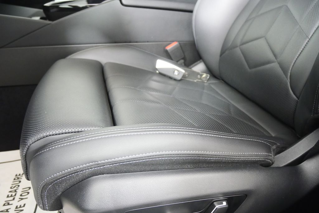 Thumbnail: 2024 BMW 5 Series - 10