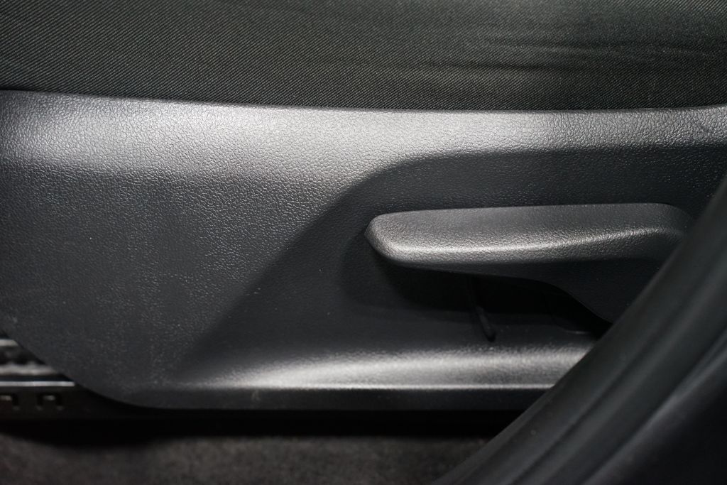 Thumbnail: 2023 Toyota RAV4 - 31