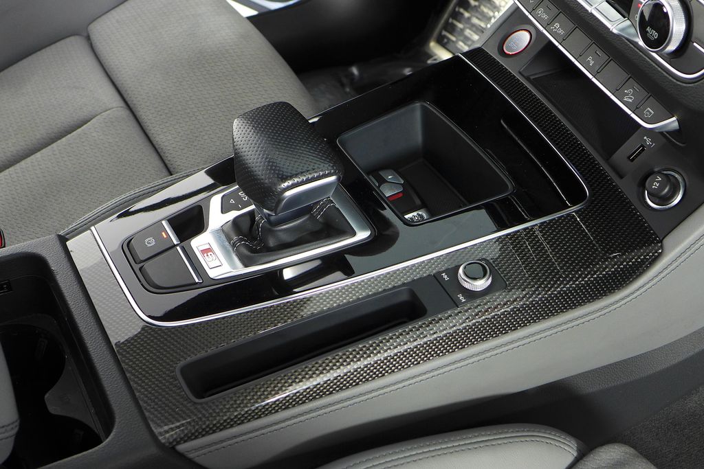 Thumbnail: 2022 Audi SQ5 - 15