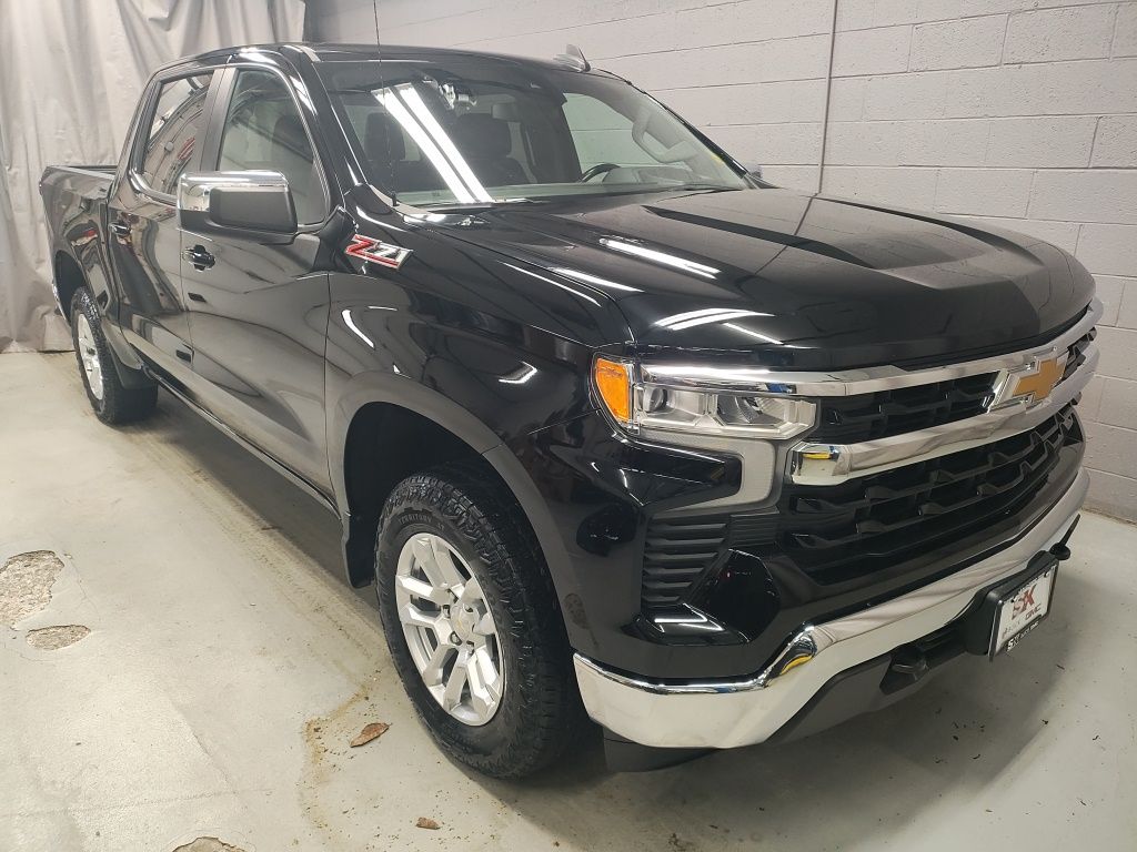 Used 2022 Black Chevrolet LT image 5