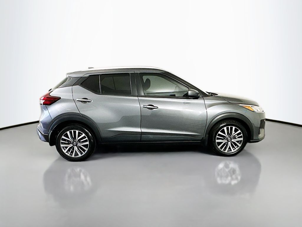 Thumbnail: 2022 Nissan Kicks - 4