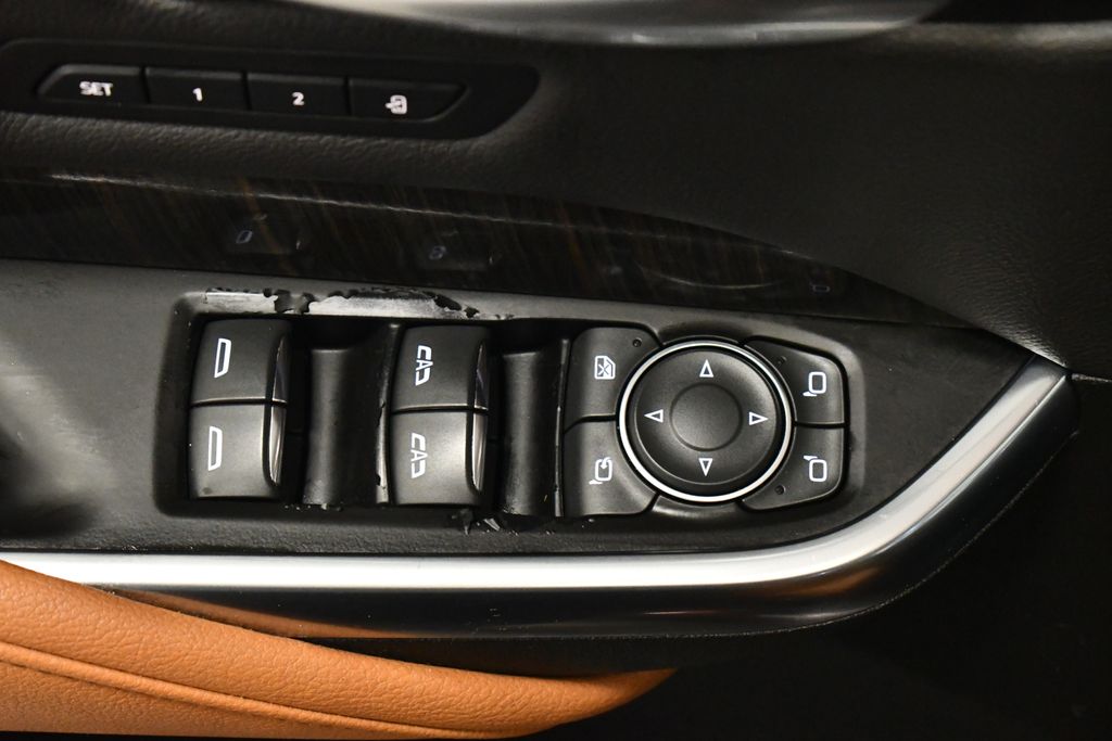 Thumbnail: 2019 Cadillac XT4 - 17