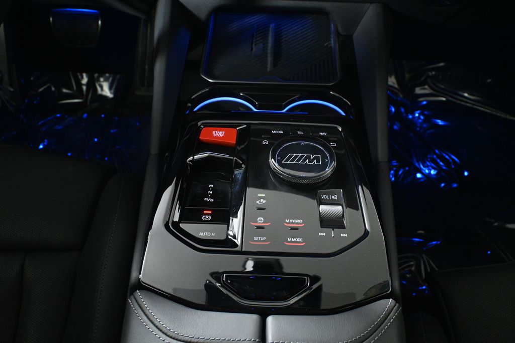 Thumbnail: 2025 BMW M5 - 24