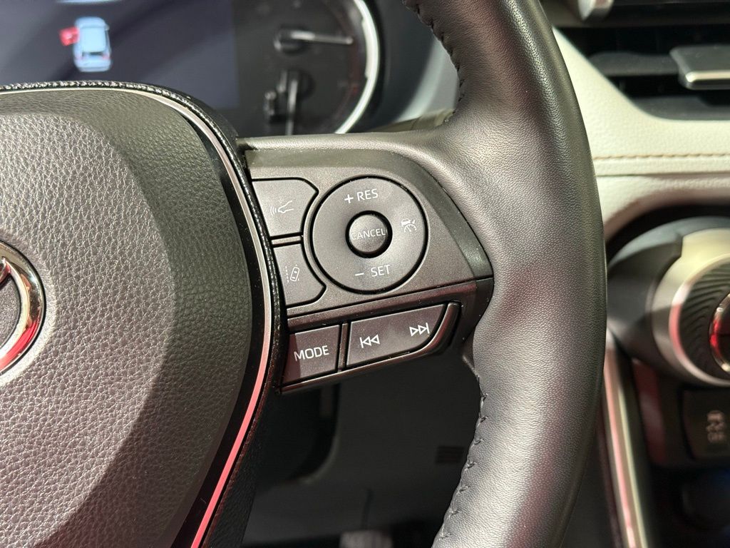 Thumbnail: 2021 Toyota RAV4 - 26