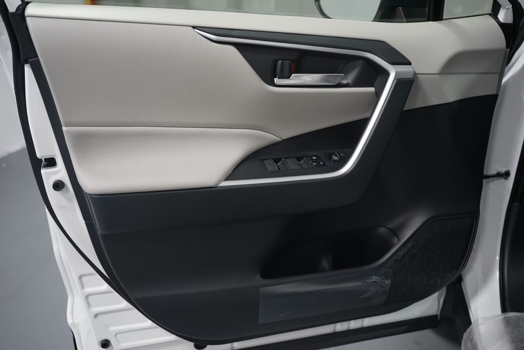 Thumbnail: 2025 Toyota RAV4 - 10