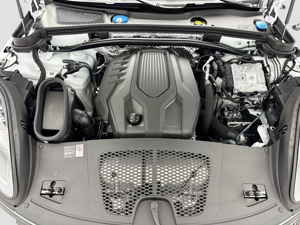 Thumbnail: 2026 Porsche Macan - 30