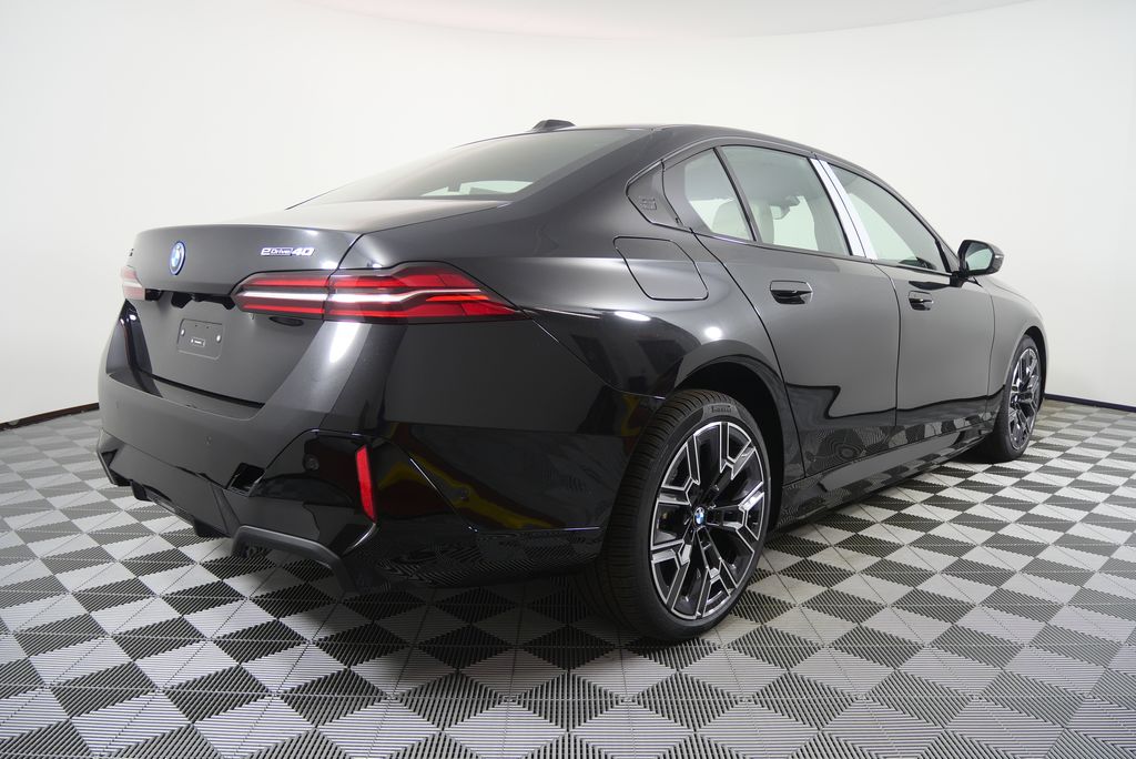 Thumbnail: 2026 BMW i5 - 3