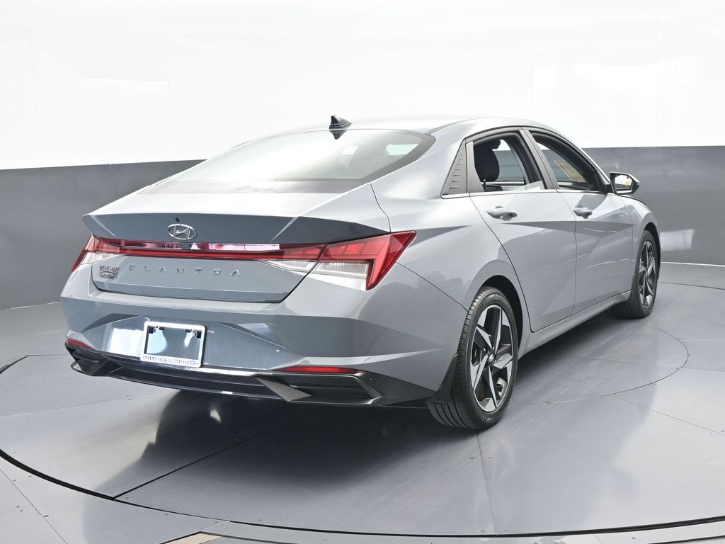 Used 2022 Electric Shadow Hyundai SEL image 5