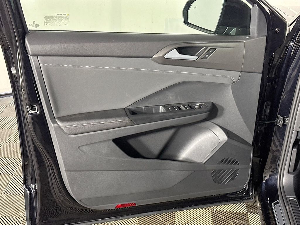 2025 Volkswagen Taos 1.5T SE Black