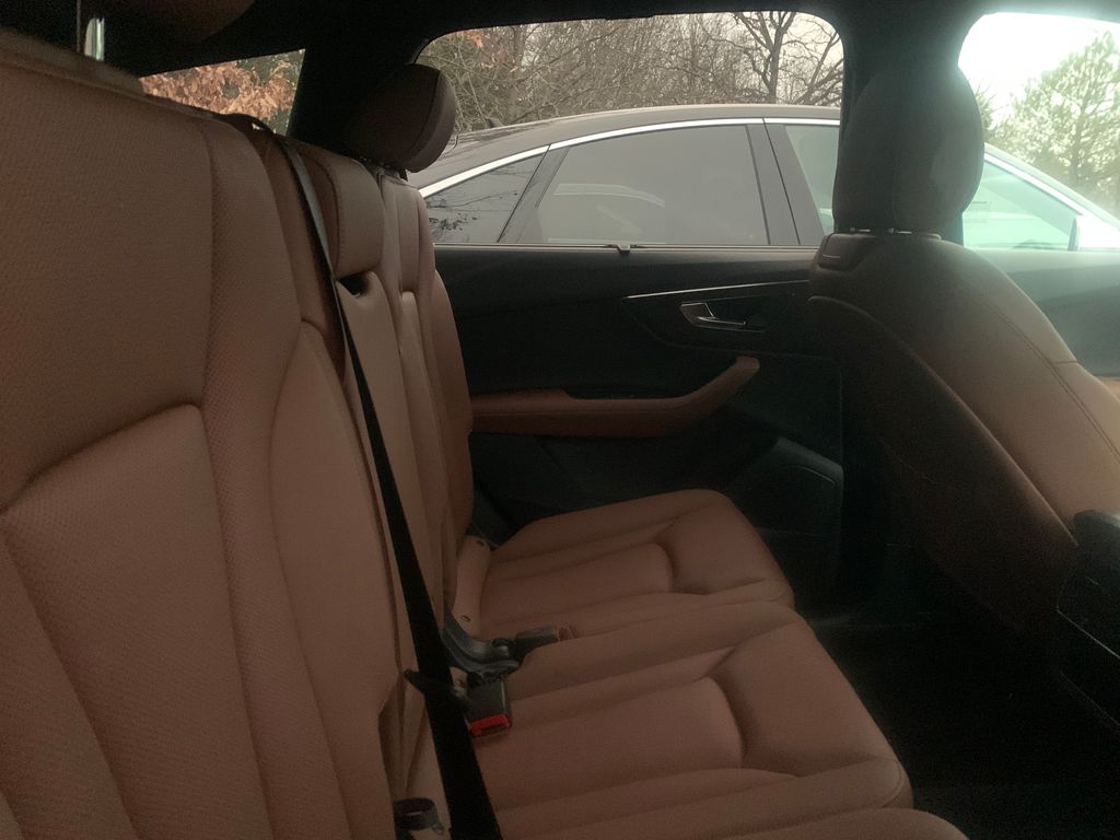 Thumbnail: 2025 Audi Q7 - 10