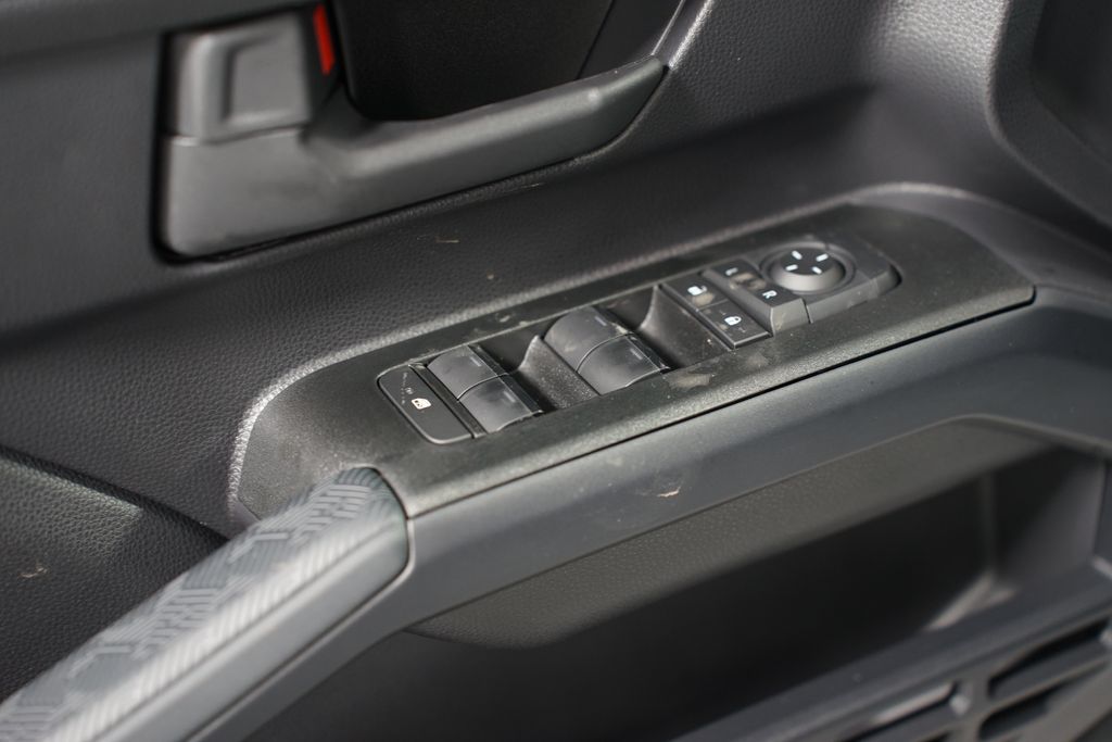 2025 Toyota 4Runner SR5 32