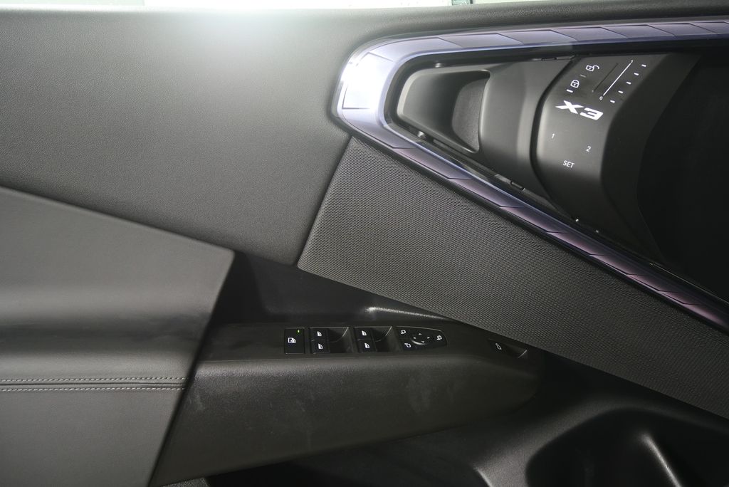 Thumbnail: 2025 BMW X3 - 9