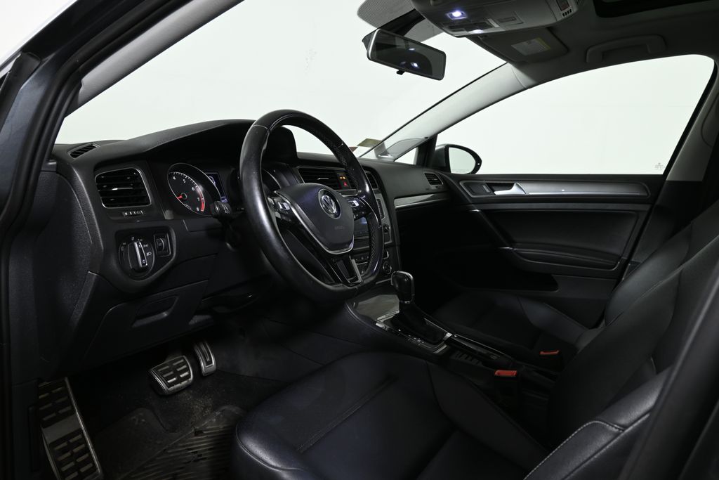 Thumbnail: 2017 Volkswagen Golf - 4