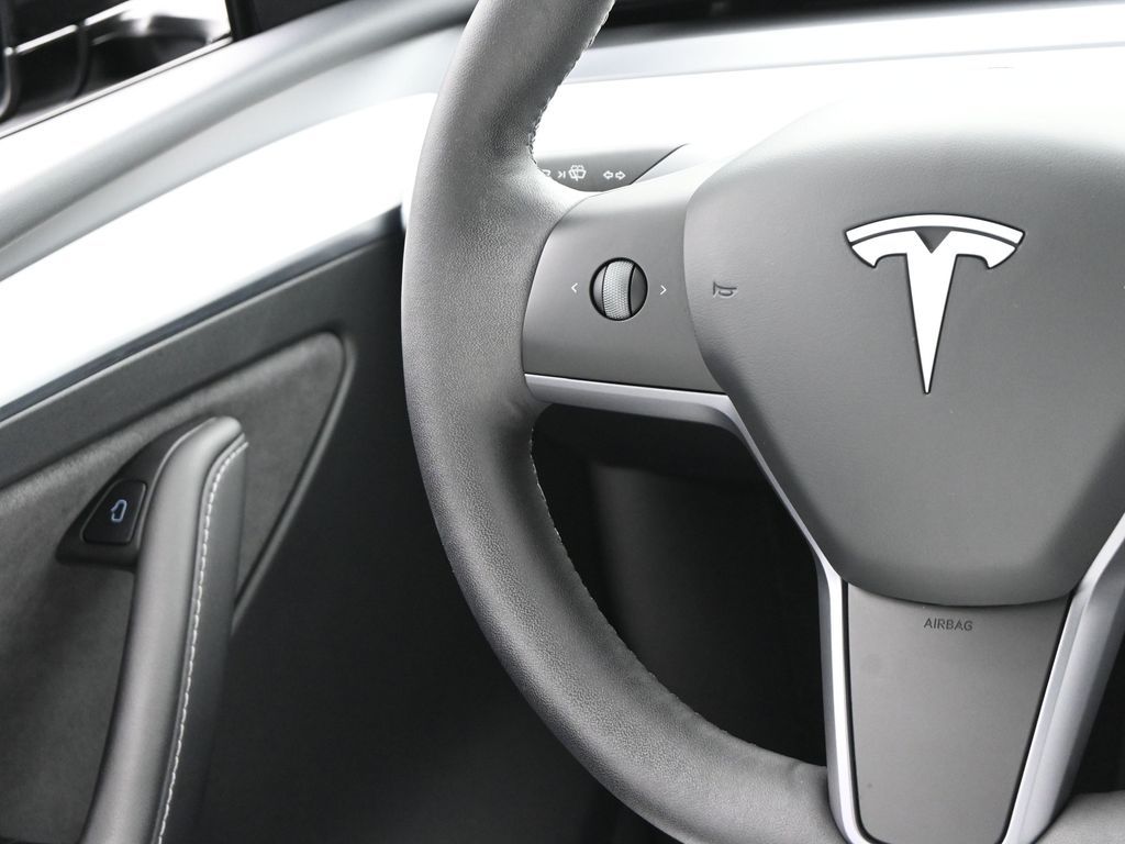 2025 Tesla Model Y Long Range Dual Motor All-Wheel Drive
