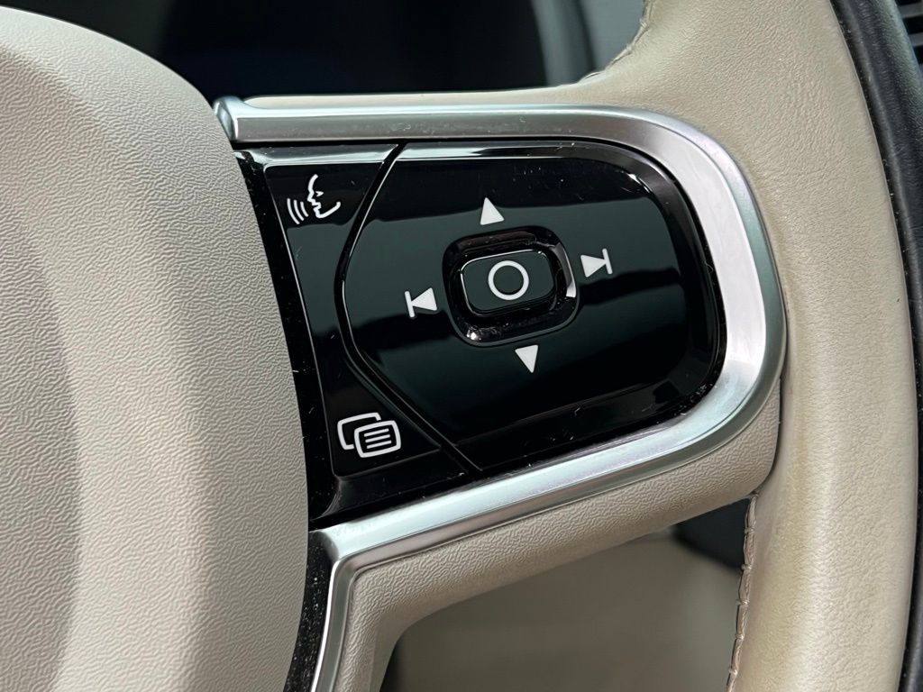 Thumbnail: 2023 Volvo XC90 - 18