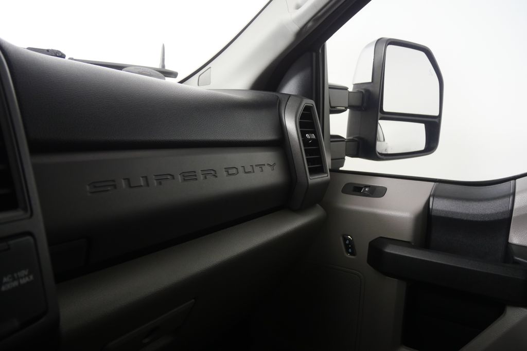 Thumbnail: 2017 Ford Econoline - 17