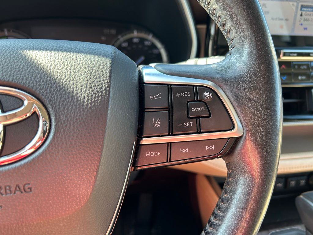 Thumbnail: 2021 Toyota Highlander - 20