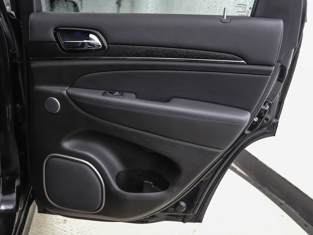 Thumbnail: 2020 Jeep Grand Cherokee - 25