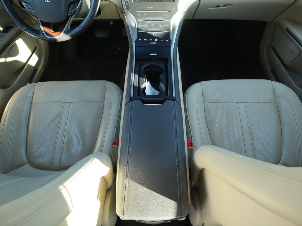 Thumbnail: 2014 Lincoln MKZ - 9