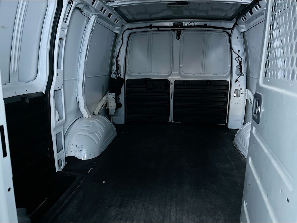 2024 GMC Savana Cargo Work Van - Photo 23