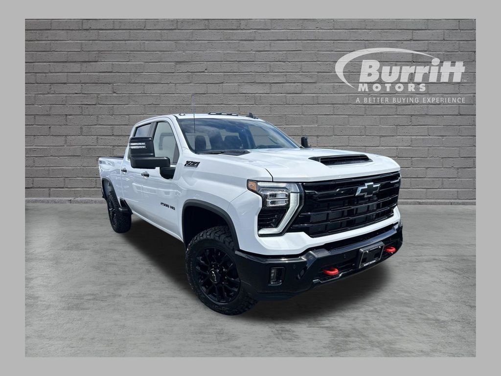 Summit White 2026 Chevrolet Silverado 2500HD Pickup Truck Four-Wheel Drive Automatic