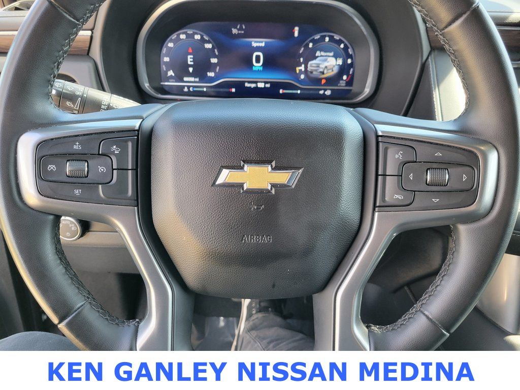 2023 Chevrolet Suburban LT photo