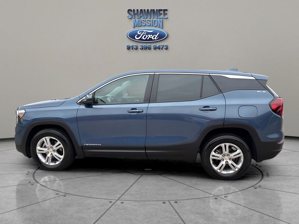 2024 GMC Terrain SLE photo