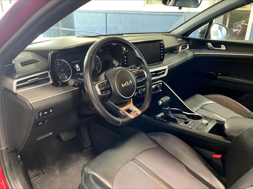 2022 Kia K5 — photo 8