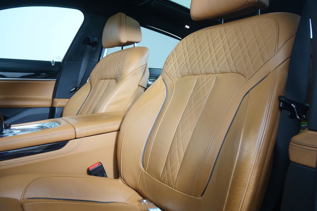 Thumbnail: 2022 BMW 7 Series - 10