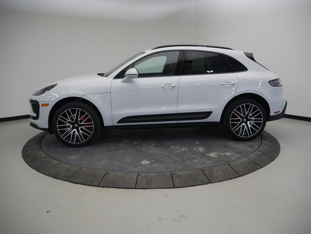 Thumbnail: 2023 Porsche Macan - 2